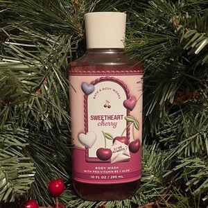 Bath & Body Works Sweetheart Cherry Body Wash - Pink and White